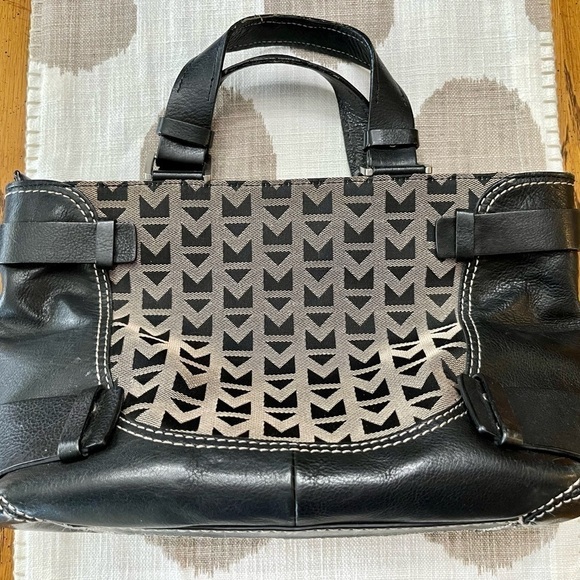 MICHAEL KORS, AUTHENTIC PURSE. TAN & BLACK WITH MK SIGNATURE DESIGN. - Picture 8 of 11